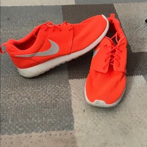 Men’s Roshe Runs Nike size 10